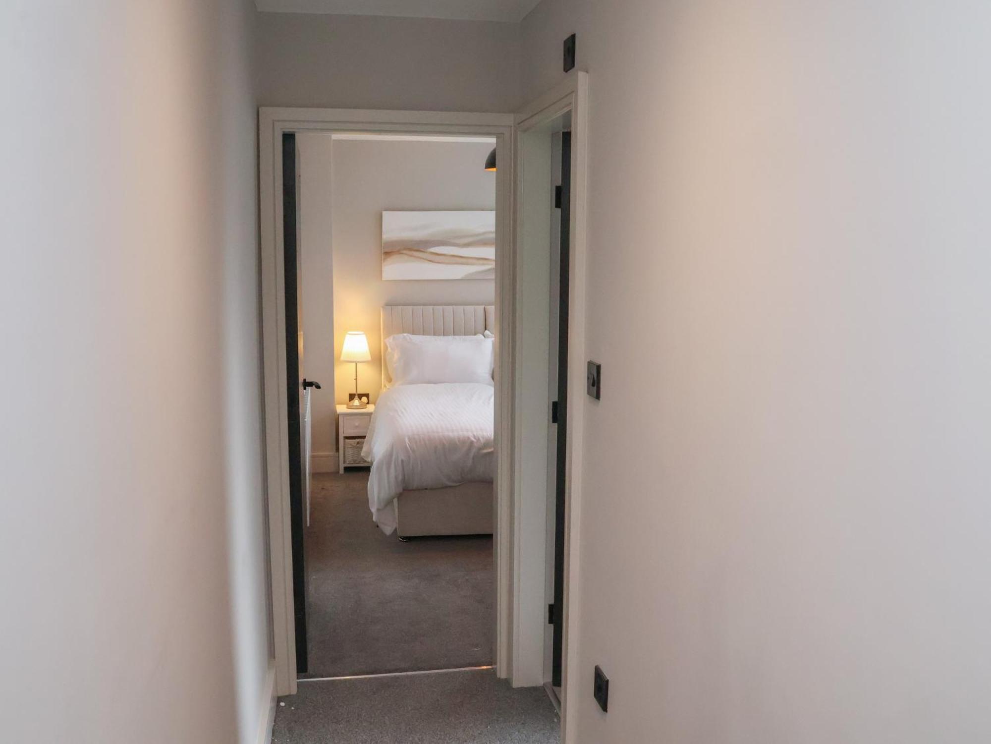5 Hunter's Quay Apartment *